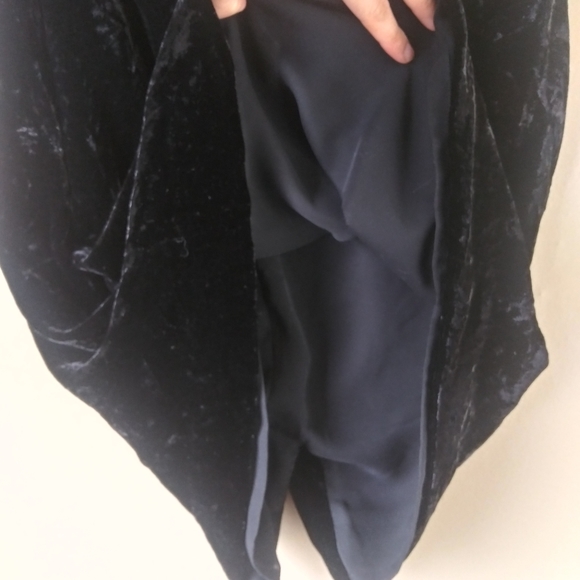 Vintage · Ann Taylor · Black Velvet A-Line Skirt - Picture 5 of 8